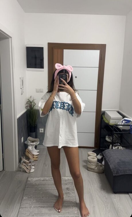 Almira Azemi star pornographic gallery