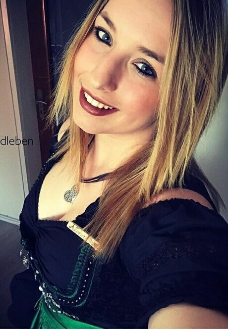 Alinas Landleben nice model pictures