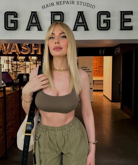 Hande Sar o lu naked model img