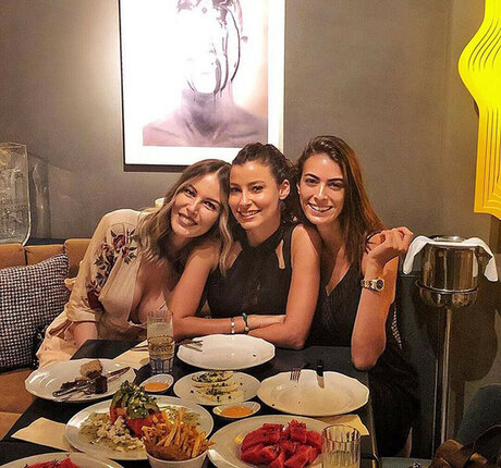 Hande Sar o lu naked actress picture