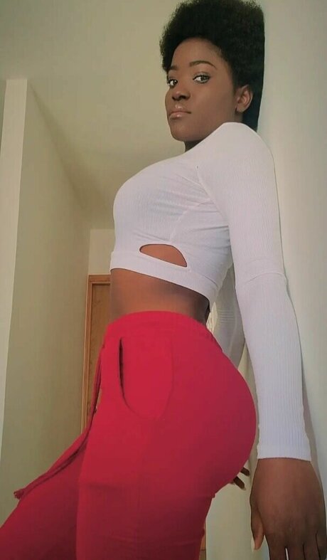 FamouseChristie sexy actress image