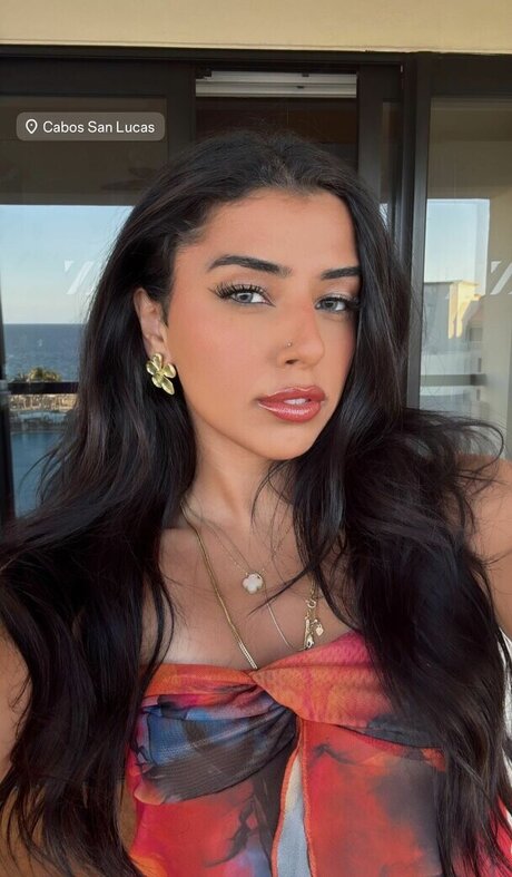 Gal Akbari star hd gallery