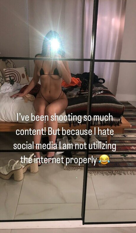 Alexa Chains high quality actress pictures