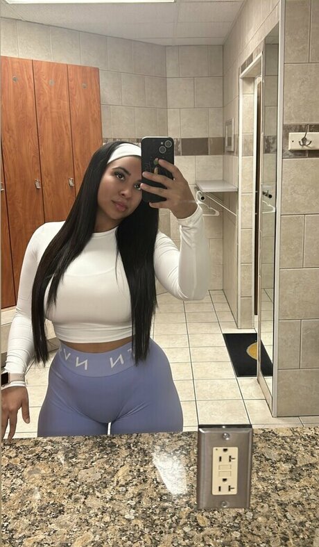 MsBeatDaEgg art model photos