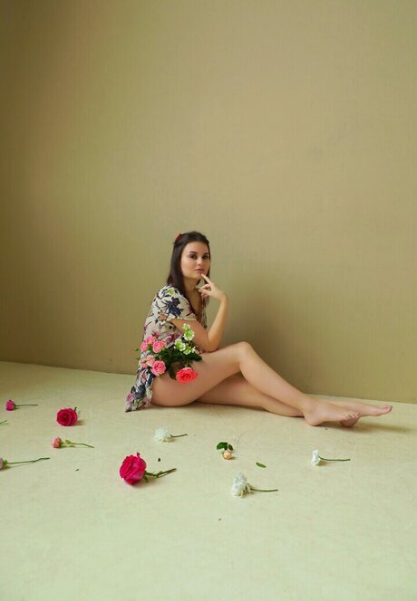 Tonya Rozatti star sexy image