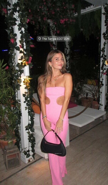 Carla Bezanson actress photo