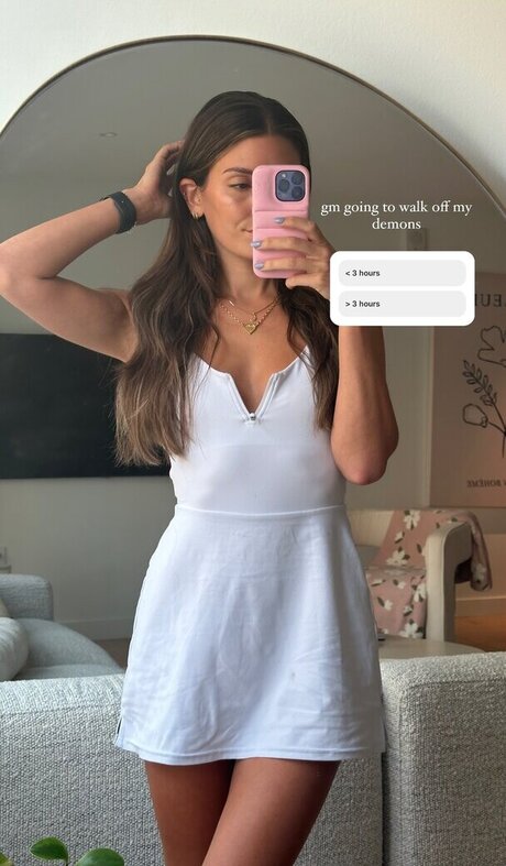 Carla Bezanson naked star pic