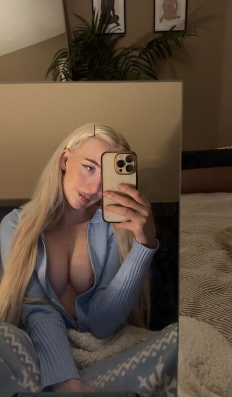 Charlotte 99 model top pic