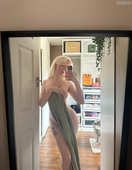 Charlotte 99 pornstar naked picture