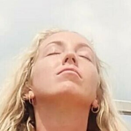 Jeneva From PARiTY hot actress photos