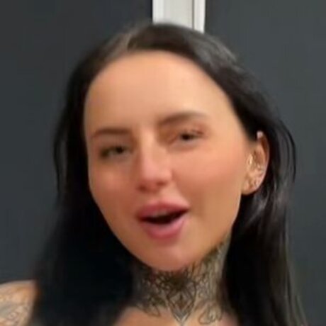 Layla Evans model top images