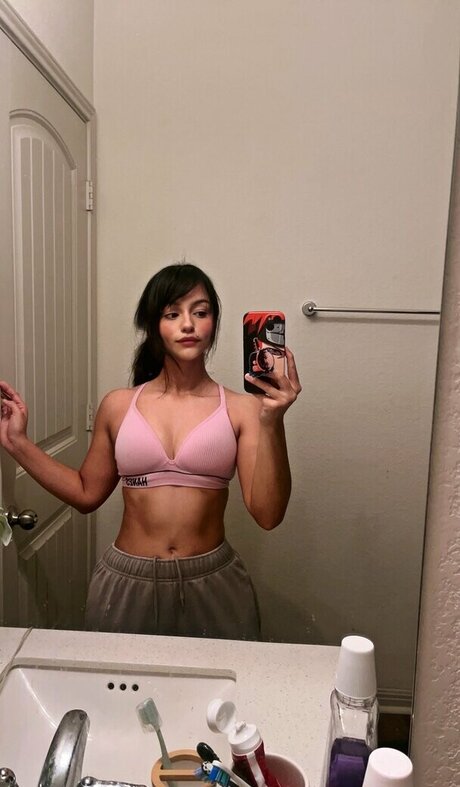 unfeelu exclusive model img