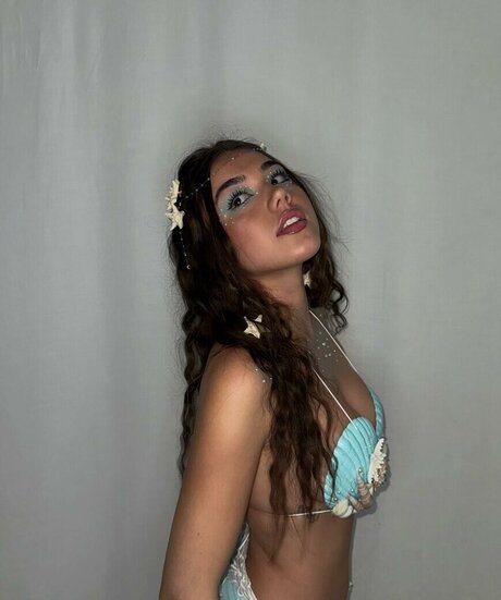 Megmuise nude model photos