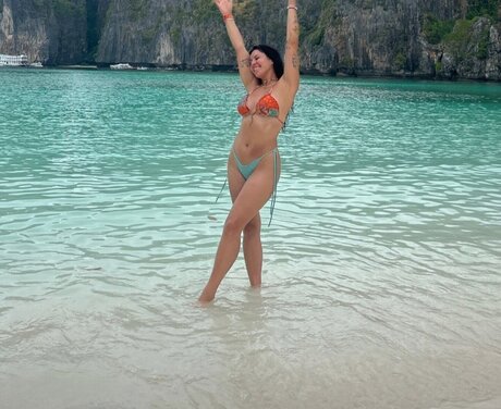 Vendewaa hot model image