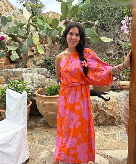 Vendewaa beautiful model photo