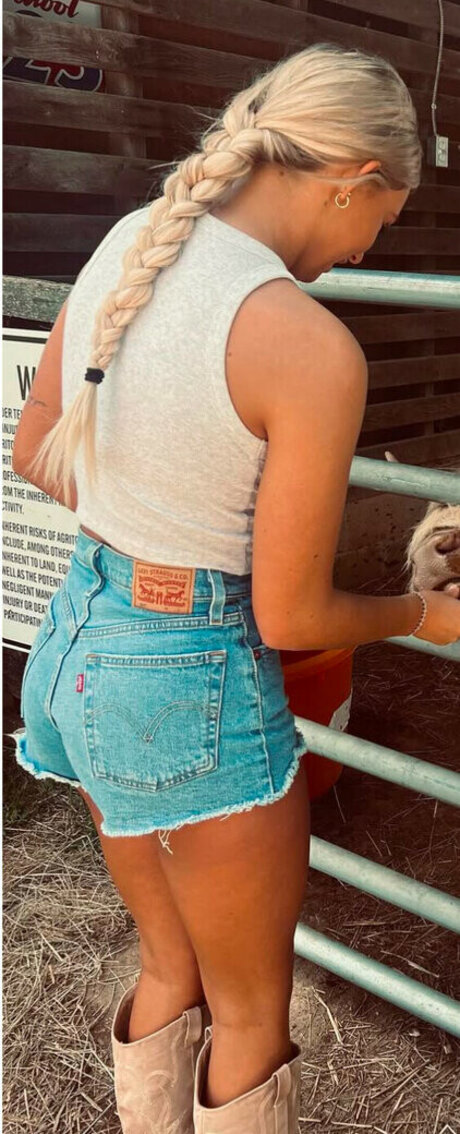 Kamryn Dockery perfect model picture