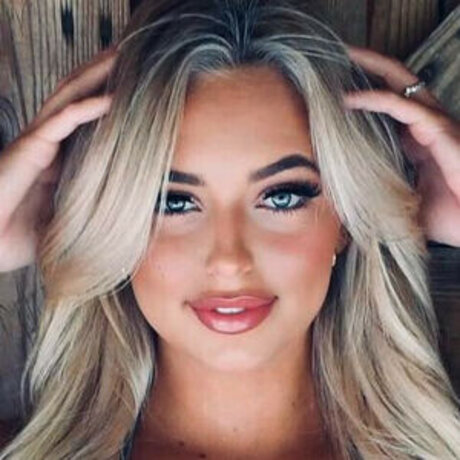 Kamryn Dockery model sex images