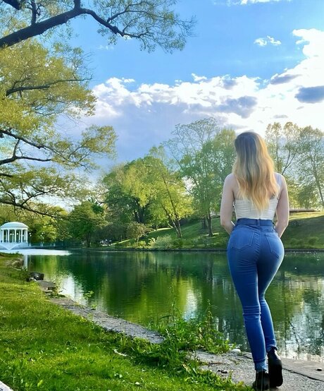 Alaina Taylor top actress pictures