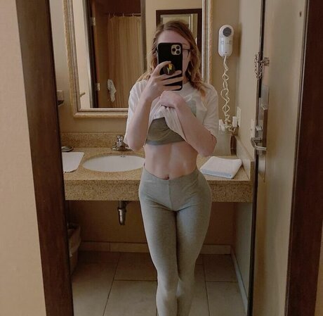 Alaina Taylor hot actress picture