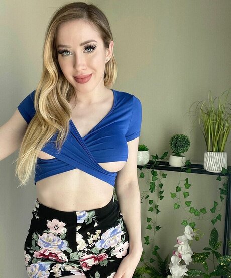 Alaina Taylor pretty actress pic