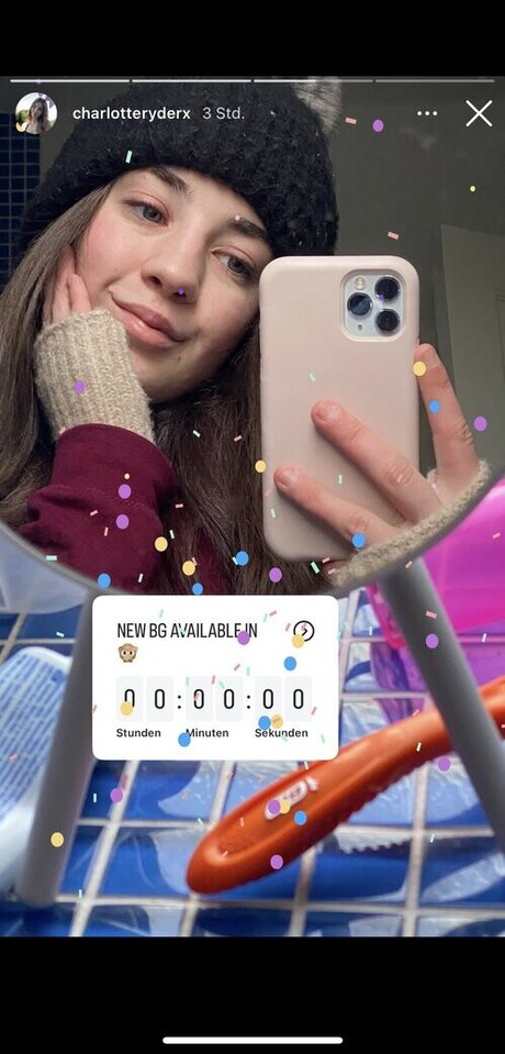 Charlotte Ryder naked actress pic