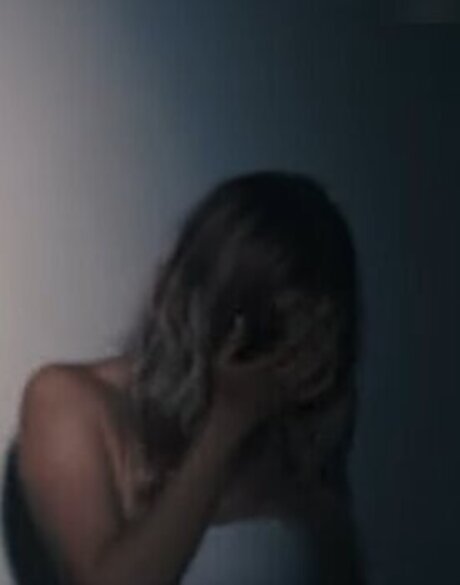 hollaura nude actress images