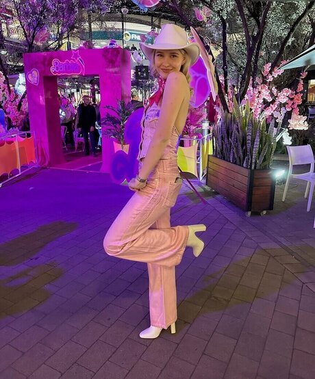 Juliet Small xxx model image