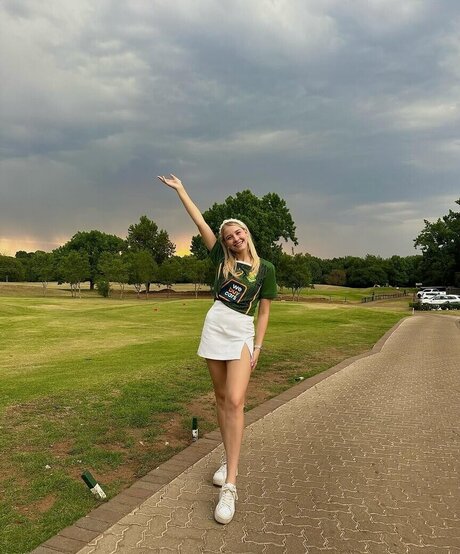 Juliet Small star hot photo