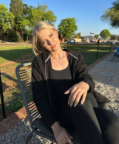 Juliet Small model porn image