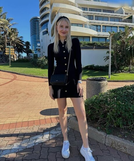 Juliet Small perfect actress photos