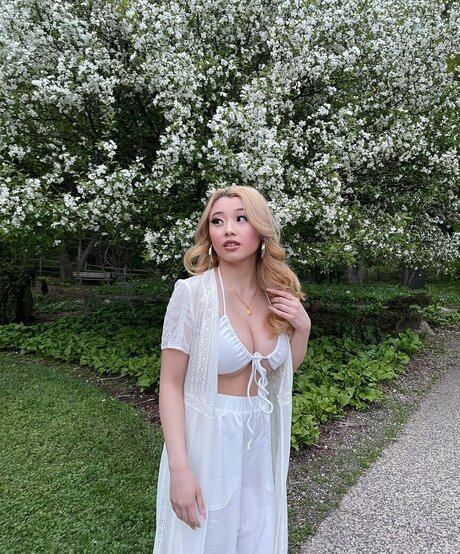 Katelyn Young sexy star galleries