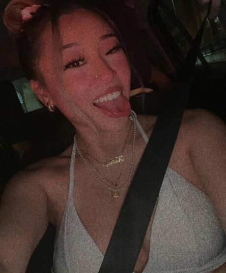 Katelyn Young model xxx pics