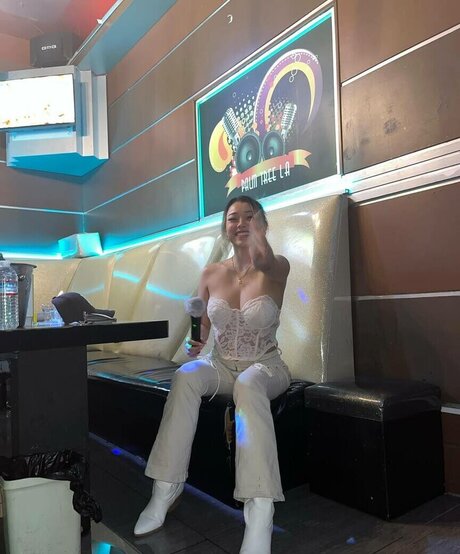 Katelyn Young art model img