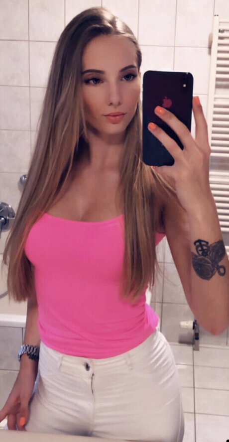 milivanilliii naked model pictures