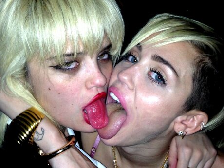 Sky Ferreira sexy actress photo