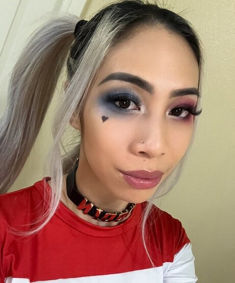 Nina Huang erotic model image