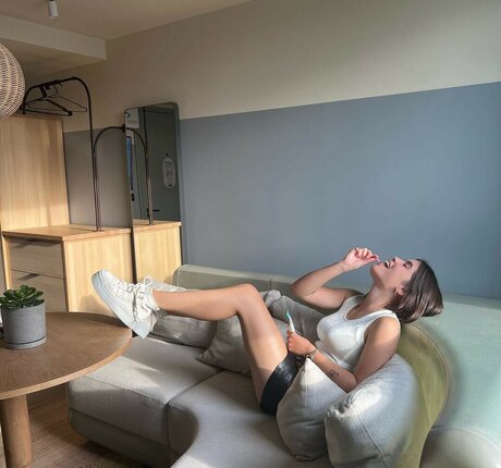 Molly Gallagher model sexy img