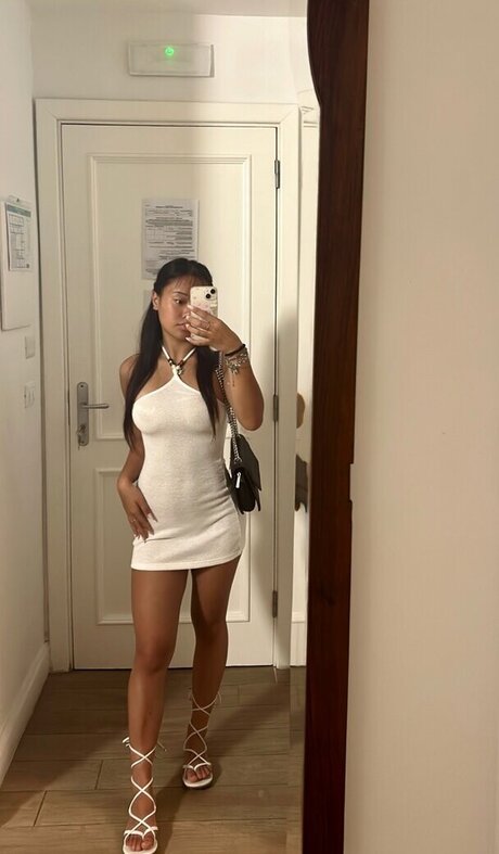 Michela Han star sexy photo