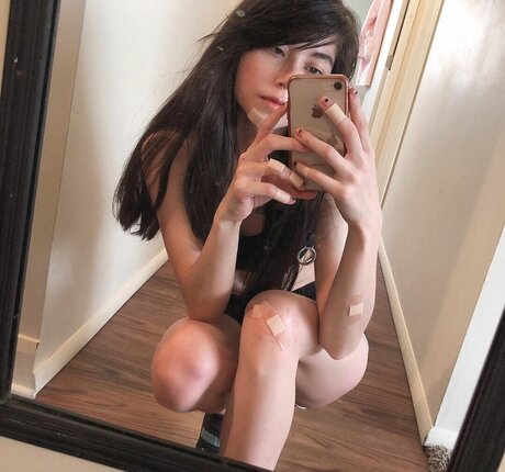 Path Wei_ model adult gallery