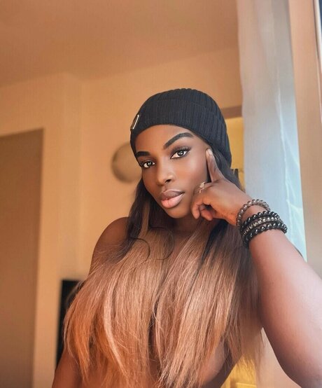 fsemelagne erotic model pic