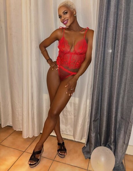 fsemelagne sexy star pic