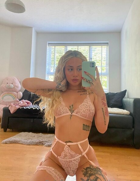 Ellie Cameron xxx model photo