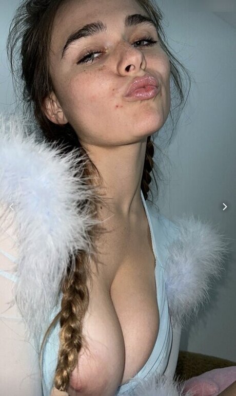 Megnut nude model photos