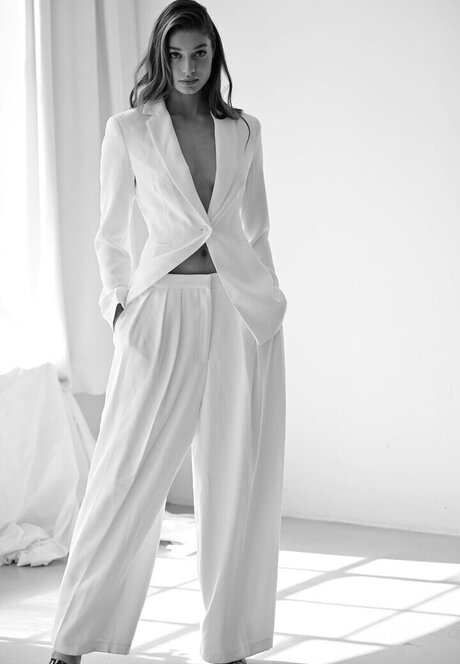 Sarah Posch nude model picture