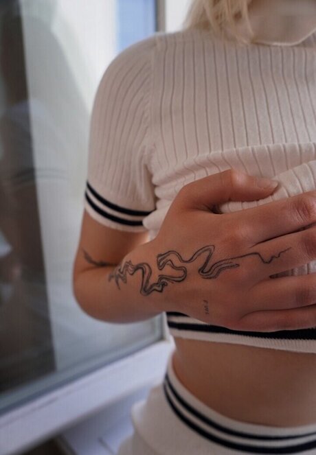 Cirizzle model nice pictures