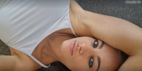 LeniYoung nude star images