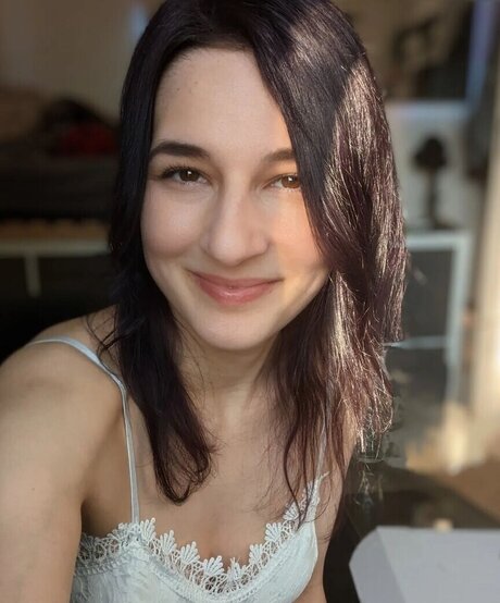 Haselnuuuss art model galleries