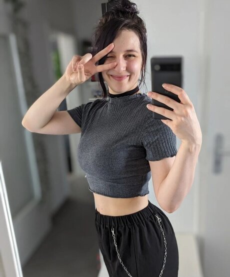 Haselnuuuss art model galleries