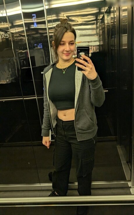 Haselnuuuss model adult img