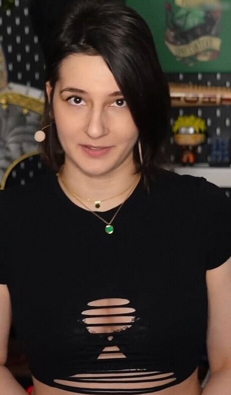 Haselnuuuss model free pic